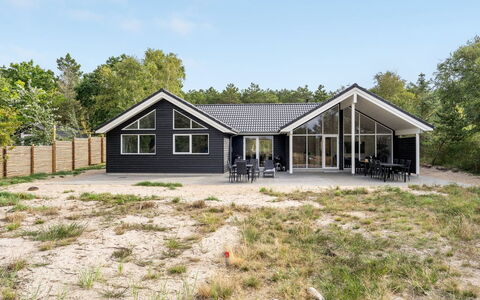 Jorn - 75M from the Sea: Maison, Toit, Domicile, Chalet, Cabanon, Batiments Jardin, Siding, Cour, Cabane En Rondins, Cabane