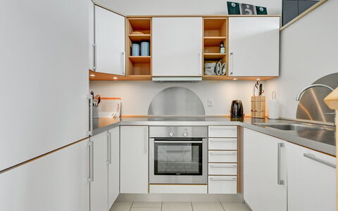 Asmund - 150M from the Sea: Cuisine, Design Intérieur, Appareil De Cuisine, Comptoir, Sol, Cabinetry, Bois, Principaux Appliance, Électroménager, Meubles