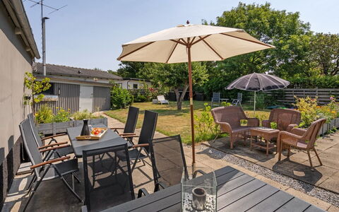 Evje - 250M from the Sea: Meubles, Mobilier De Jardin, Chaise, Table, Table Cuisine Et Salle A Manger, Tableau De Plein Air, Parapluie, Jardin, Patio
