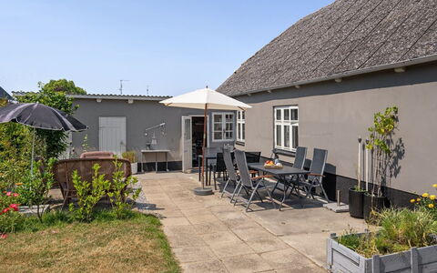 Evje - 250M from the Sea: Toit, Meubles, Domicile, Zone Résidentielle, Chaise, Chalet, Mobilier De Jardin, Biens, Cour, Jardin
