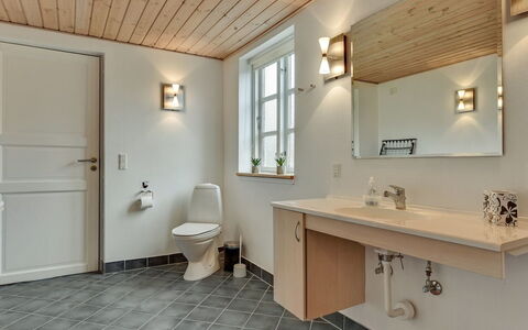 Joran - 120M from the Sea: Luminaire Plomberie, Sol, Design Intérieur, Lavabo, Évier, Bois, Sol, Salle De Bains, Plafond, Robinet