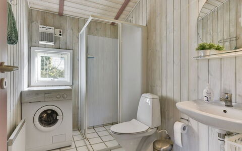 Roel - 500M from the Sea: Meubles, Bois, Chaise, Design Intérieur, Tache De Bois, Matériau Naturel, Dur, Salon, Accoudoir, Conception