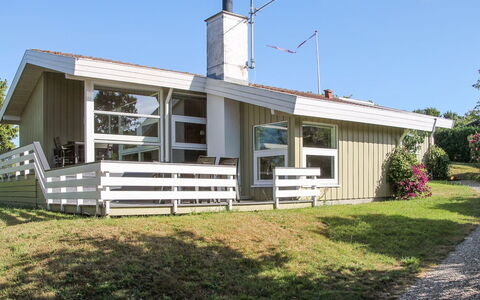 Roel - 500M from the Sea: Lot Terre, Chalet, Domicile, Biens, Pelouse, Ombre, Cour, Aménagement Paysager, Porche, Ferme