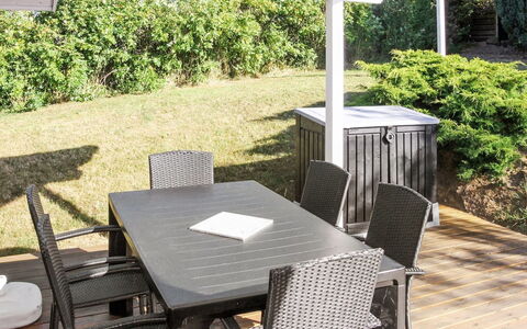 Roel - 500M from the Sea: Meubles, Bois, Mobilier De Jardin, Table, Tableau De Plein Air, Chaise, Ombre, Table Cuisine Et Salle A Manger, Structure En Plein Air, Patio