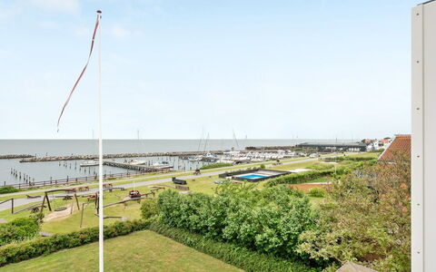 Stefanie - 10M from the Sea: Zone Résidentielle, Toit, Banlieue, Allée, Biens, Cheminée