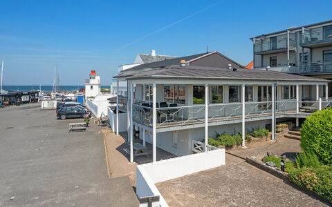 Irma - 25M from the Sea: Toit, Maison, Domicile, Chalet, Siding, Biens, Allée, Batiments Jardin, Cour, Cabanon