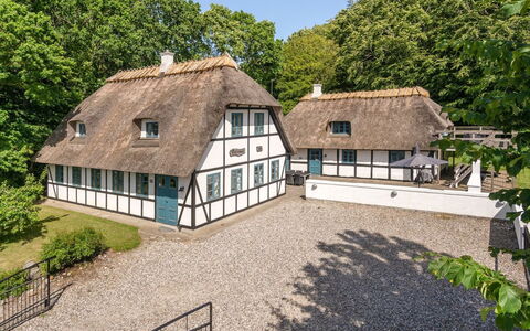 Sirkku - 320M from the Sea: Chalet, Domicile, Maison, Toit, Porche, Biens, Siding, Batiments Jardin, Ferme, Cour