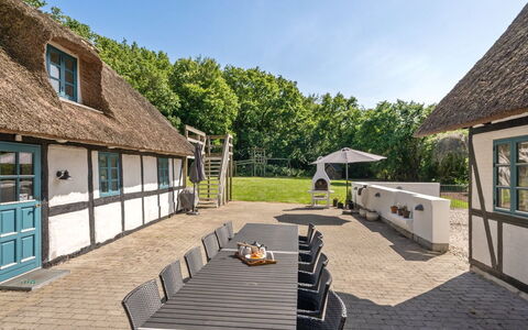 Sirkku - 320M from the Sea: Chalet, Domicile, Maison, Toit, Porche, Biens, Siding, Batiments Jardin, Ferme, Cour