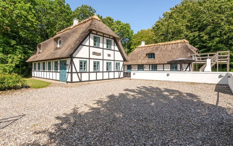 Sirkku - 320M from the Sea: Chalet, Domicile, Maison, Toit, Porche, Biens, Siding, Batiments Jardin, Ferme, Cour