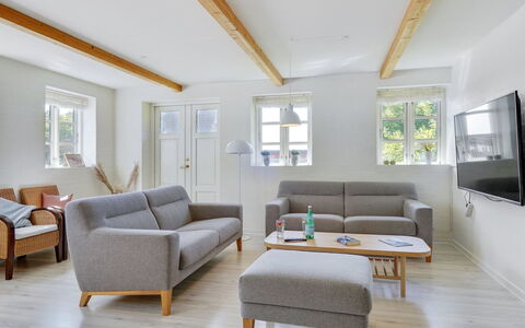 Sirkku - 320M from the Sea: Meubles, Design Intérieur, Sol, Canapé, Sol, Bois, Salon, Parquet, Pièce, Appartement