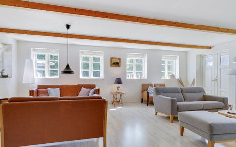 Sirkku - 320M from the Sea: Meubles, Design Intérieur, Sol, Sol, Canapé, Bois, Plafond, Salon, Pièce, Parquet