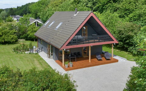Jorith - 550M from the Sea: Maison, Chalet, Toit, Batiments Jardin, Ombre, Cabanon, Arrière-Cour, Mobilier De Jardin, Cour, Pelouse