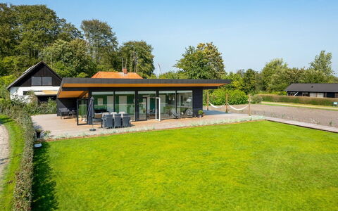 Sebbi - 90M from the Sea: Bois, Toit, Architecture, Domicile, Maison, Chalet, Siding, Dur, Pente, Biens