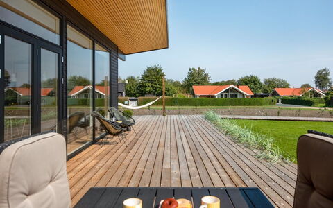 Sebbi - 90M from the Sea: Bois, Toit, Architecture, Domicile, Maison, Chalet, Siding, Dur, Pente, Biens