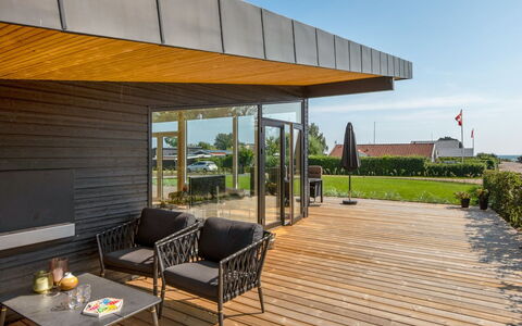 Sebbi - 90M from the Sea: Bois, Toit, Architecture, Domicile, Maison, Chalet, Siding, Dur, Pente, Biens