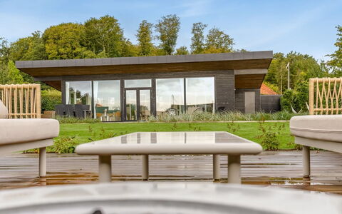 Sebbi - 90M from the Sea: Lot Terre, Jardin, Meubles, Mobilier De Jardin, Batiments Jardin, Biens, Dur, Pelouse, Aménagement Paysager, Chaise