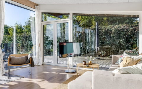 Sebbi - 90M from the Sea: Meubles, Design Intérieur, Sol, Sol, Canapé, Salon, Chaise, Éclairage, Plafond, Domicile