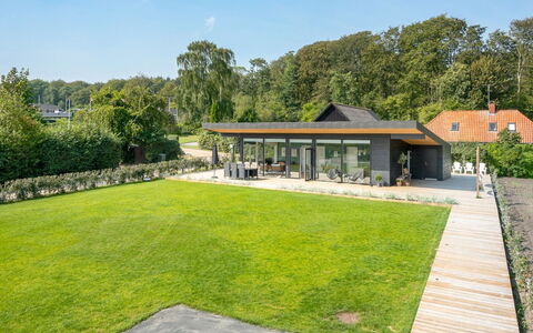 Sebbi - 90M from the Sea: Toit, Domicile, Maison, Lot Terre, Jardin, Biens, Couverture De Sol, Ferme, Chalet, Ombre