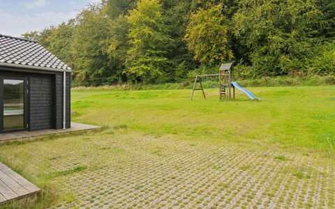 Gunborg - 400M from the Sea: Domicile, Toit, Maison, Chalet, Biens, Porte, Porche, Siding, Ferme, Ombre