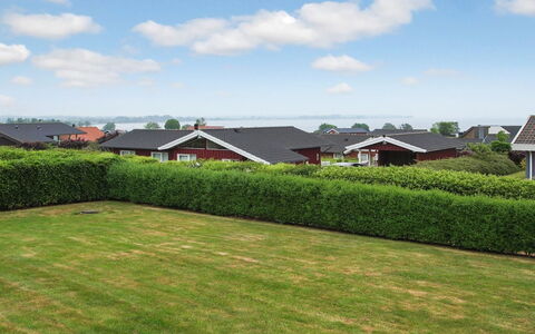 Henrijette - 200M from the Sea: Domicile, Toit, Maison, Chalet, Biens, Porte, Porche, Siding, Ferme, Ombre