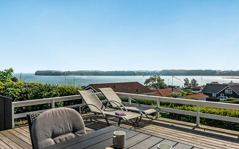 Maj - 150M from the Sea: Meubles, Design Intérieur, Sol, Bois, Sol, Plafond, Parquet, Chaise, Table, Éclairage