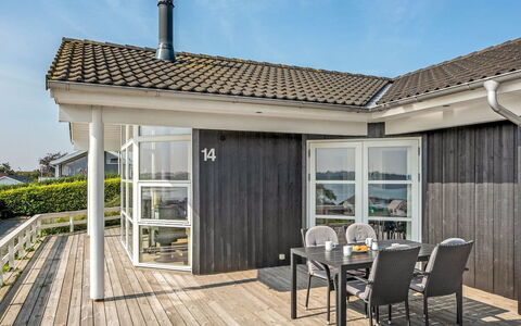 Maj - 150M from the Sea: Meubles, Design Intérieur, Sol, Bois, Sol, Plafond, Parquet, Chaise, Table, Éclairage