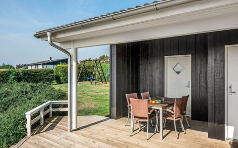 Maj - 150M from the Sea: Meubles, Design Intérieur, Sol, Bois, Sol, Plafond, Parquet, Chaise, Table, Éclairage