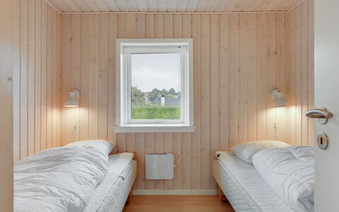 Serey - 500M from the Sea: Bois, Chambre, Plafond, Sol, Lit, Literie, Drap De Lit, Planche, Tache De Bois, Dur