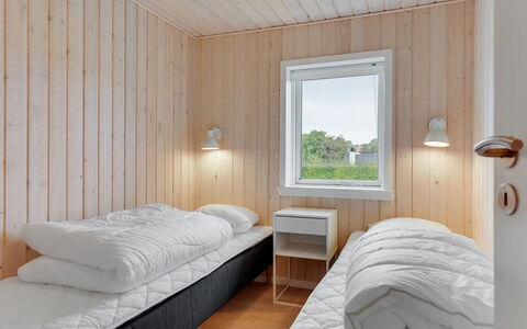 Serey - 500M from the Sea: Bois, Chambre, Plafond, Lit, Design Intérieur, Sol, Literie, Drap De Lit, Cadre De Lit, Planche