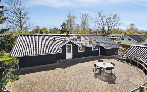 Petrus - 750M from the Sea: Meubles, Design Intérieur, Sol, Bois, Sol, Plafond, Parquet, Chaise, Table, Éclairage