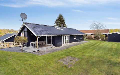 Petrus - 750M from the Sea: Meubles, Design Intérieur, Sol, Bois, Sol, Plafond, Parquet, Chaise, Table, Éclairage