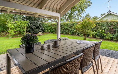 Petrus - 750M from the Sea: Meubles, Design Intérieur, Sol, Bois, Sol, Plafond, Parquet, Chaise, Table, Éclairage