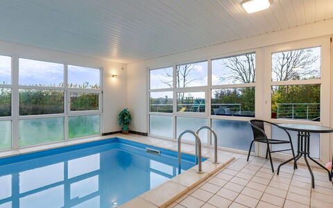 Peder - 950M from the Sea: Sol, Mur, Sol, Design Intérieur, Bois, Plafond, Parquet, Éclairage, Meubles, Revêtement De Sol Stratifié