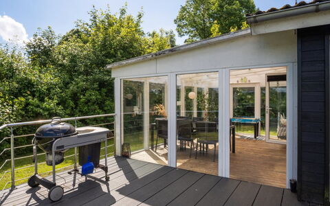 Peder - 950M from the Sea: Meubles, Domicile, Porte, Chaise, Mobilier De Jardin, Table Cuisine Et Salle A Manger, Tableau De Plein Air, Ombre, Cour, Peindre