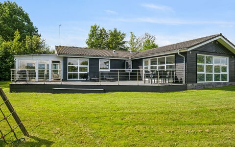 Peder - 950M from the Sea: Sol, Mur, Sol, Design Intérieur, Bois, Plafond, Parquet, Éclairage, Meubles, Revêtement De Sol Stratifié