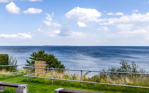 Majbritt - 50M from the Sea: Bleu, Ciel, L'Eau, Plan D'Eau, Horizon, Nuage, Mer, Cotiers Et Relief Océaniques, Côte, Océan