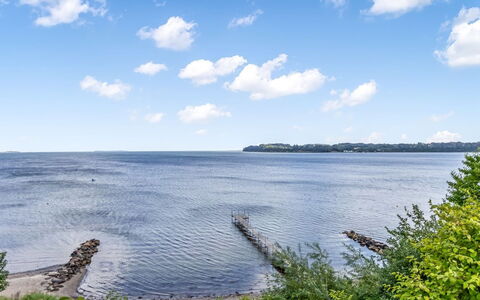 Majbritt - 50M from the Sea: Toit, Maison, Domicile, Chalet, Siding, Biens, Allée, Batiments Jardin, Cour, Cabanon