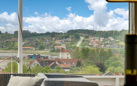 Heimeram - 150M from the Sea: Toit, Maison, Domicile, Chalet, Porte, Siding, Plate-Forme, Porche, Planche, Dur