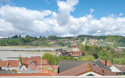 Heimeram - 150M from the Sea: Toit, Maison, Domicile, Chalet, Porte, Siding, Plate-Forme, Porche, Planche, Dur