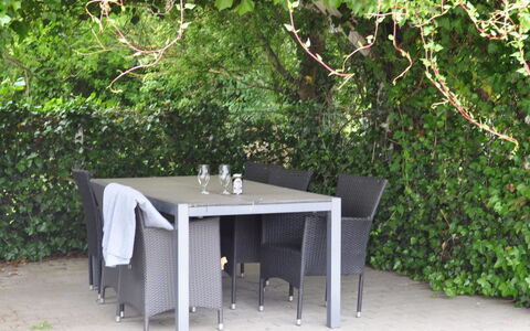 Snezana - 150M from the Sea: Mobilier De Jardin, Jardin, Tableau De Plein Air, Ombre, Chaise, Arrière-Cour, Herbe, Patio