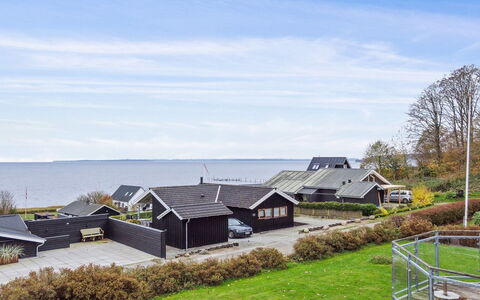 Snezana - 150M from the Sea: Maison, Toit, Zone Résidentielle, Domicile, Chalet, Biens, Côte, Ombre, Eco Hôtel, Siding