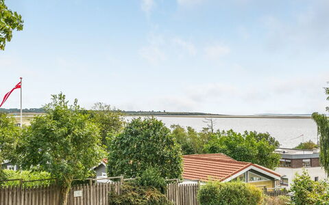Snezana - 150M from the Sea: Toit, Maison, Lot Terre, Domicile, Chalet, Biens, Batiments Jardin, Ombre, Cabane En Rondins, Aménagement Paysager