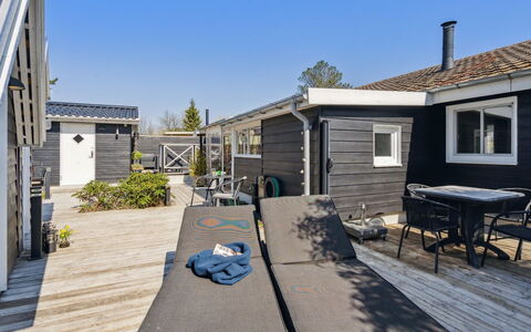 Anisa - 400M from the Sea: Domicile, Toit, Maison, Chalet, Biens, Porte, Porche, Siding, Ferme, Ombre