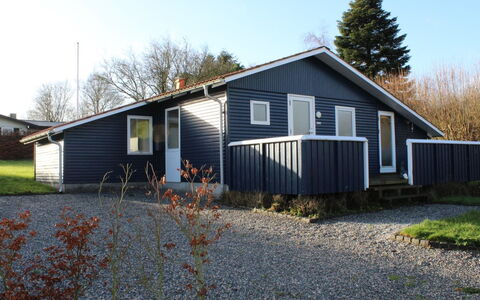 Susette - 400M from the Sea: Maison, Toit, Domicile, Chalet, Biens, Ferme, Villa, Porche, Siding