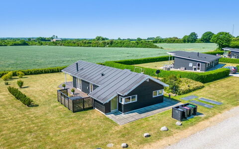 Iorund - 550M from the Sea: Toit, Maison, Domicile, Chalet, Porte, Siding, Plate-Forme, Porche, Planche, Dur