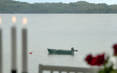 Florinda - 10M from the Sea: Maison, Toit, Domicile, Chalet, Biens, Ferme, Villa, Porche, Siding