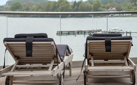 Florinda - 10M from the Sea: Maison, Toit, Domicile, Chalet, Biens, Ferme, Villa, Porche, Siding
