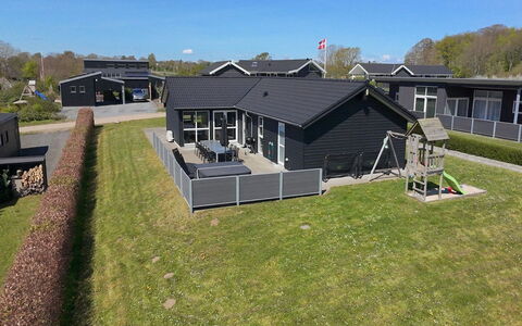 Yakari - 300M from the Sea: Maison, Toit, Domicile, Chalet, Biens, Ferme, Villa, Porche, Siding