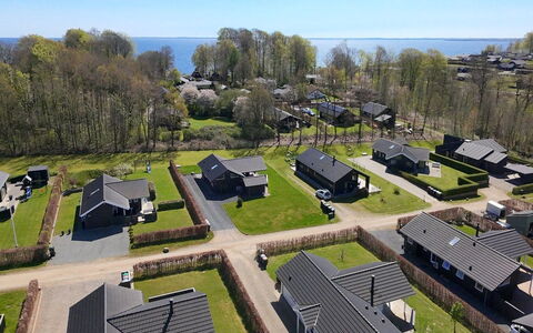 Yakari - 300M from the Sea: Maison, Toit, Domicile, Chalet, Biens, Ferme, Villa, Porche, Siding