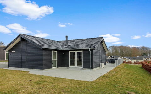 Yakari - 300M from the Sea: Maison, Toit, Domicile, Chalet, Biens, Ferme, Villa, Porche, Siding